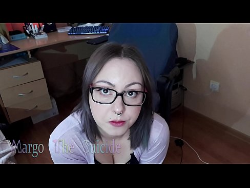 ❤️ Sexig tjej med glasögon suger Dildo djupt på kamera ❤️❌ Porno at us sv.mysexpics.ru ❌